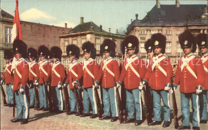 Leibgarde Wache Kobenhavn Vagtparaden pa Amalienborg
