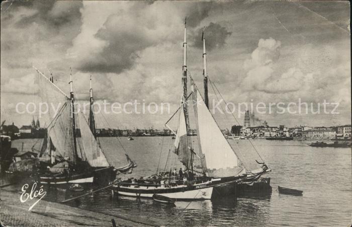 Segelboote Bordeaux Les Gabarres dans la Rade