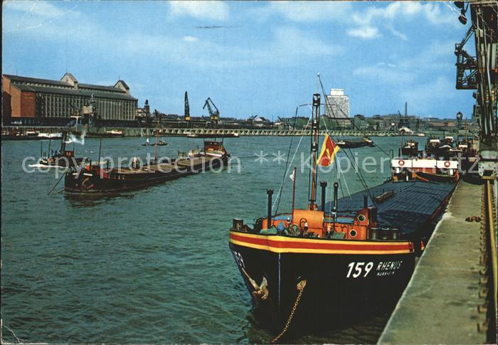 Hafenanlagen Frachtschiffe Ludwigshafen Rhein BASF-Hochhaus