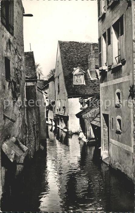 Provins Vieilles Maisons bord Durteint