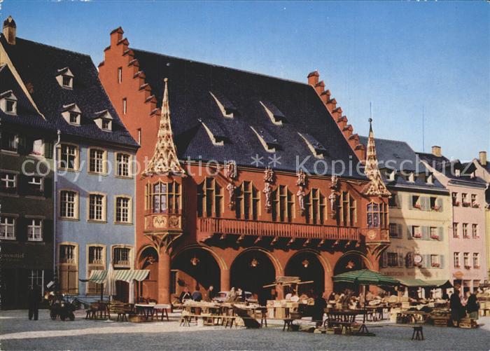 Freiburg Breisgau Markt mit historischem Kaufhaus