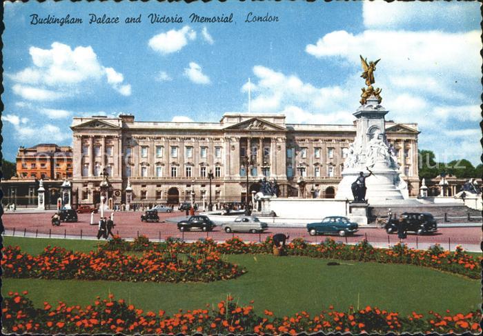 London Buckingham Palace and Victoria Memorial