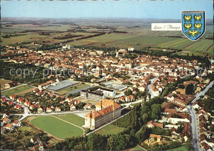Laa Thaya Fliegeraufnahme mit Stadtmauer und Wasserburg