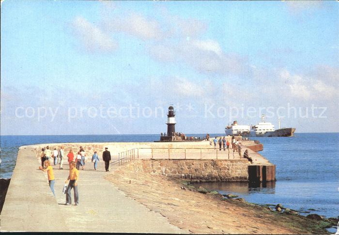 Warnemuende Ostseebad Mole mit Leuchtturm