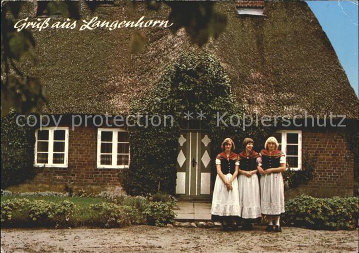 Langenhorn Husum Reetdachhaus und Frauen in Tracht