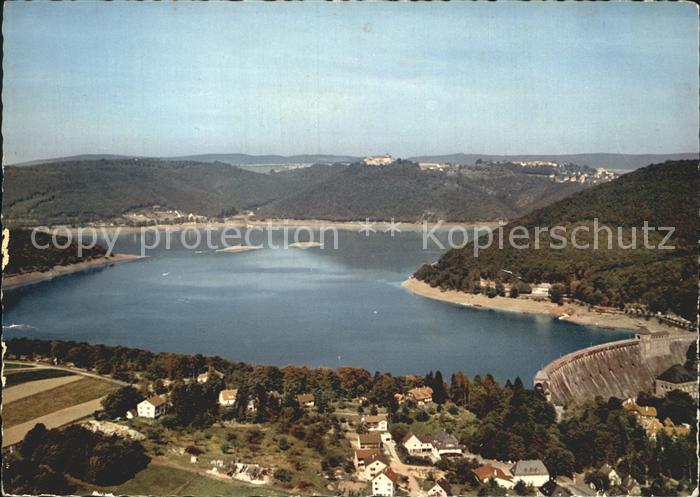 Edersee mit Sperrmauer und Schloss Fliegeraufnahme