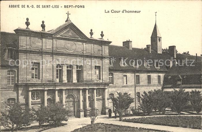 Saint-Lieux-Lafenasse La Cour d`honneur