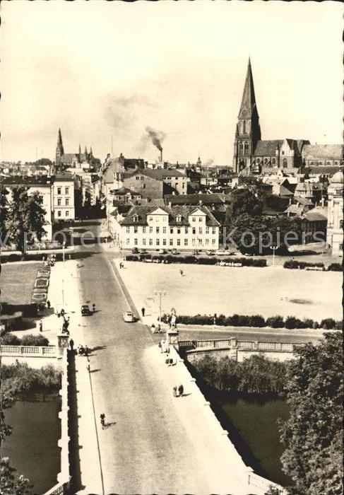 Schwerin Mecklenburg Alter Garten mit Schlossstrasse