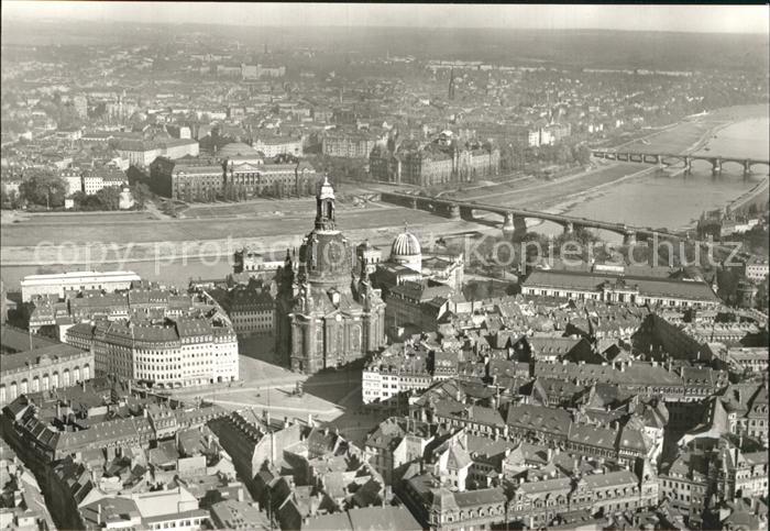 DRESDEN Elbe Blick ueber den Neumarkt Frauenkirche Neustadt Elbe Bruecke