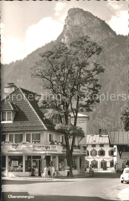 OBERAMMERGAU Bayern Dorfstrasse mit Kofel