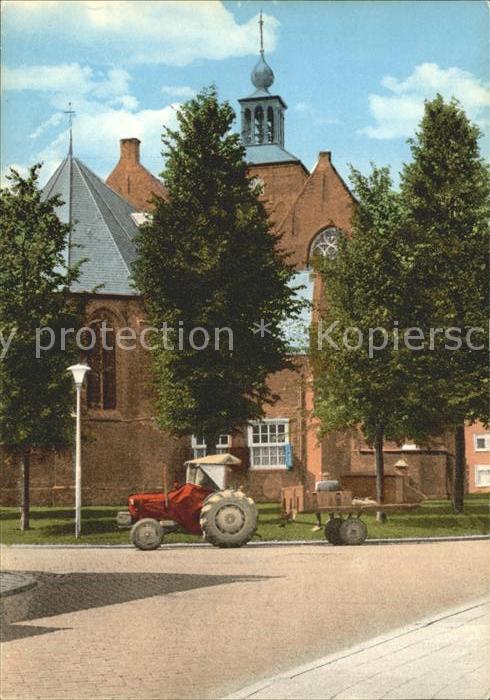 Oude Tonge Kerk mit Traktor