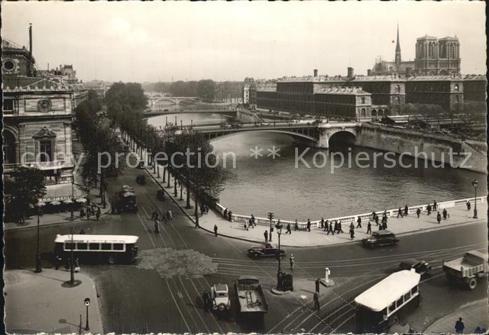 Paris La Place du Chatelet et Notre Dame