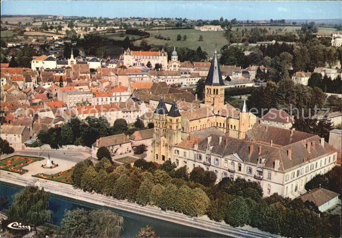 Paray-le-Monial Vue aerienne sur la basilique et place d Alsace