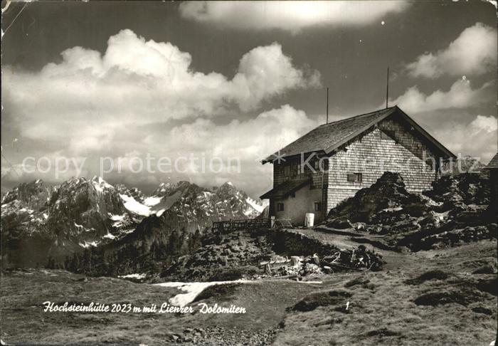 Hochsteinhuette mit Alpenpanorama