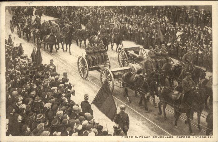 Bruxelles Bruessel Umzug Soldaten