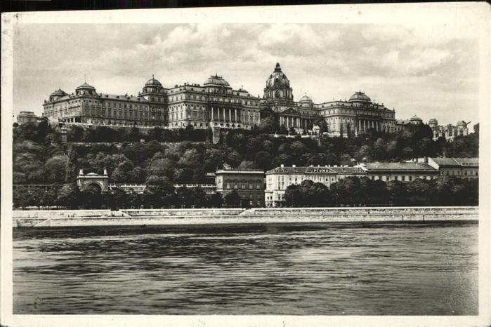 Budapest Kiralyi var Koenigliche Burg Partie an der Donau
