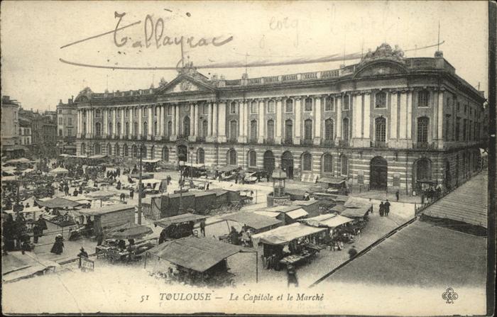 Toulouse Haute-Garonne Le Capitole et le Marche