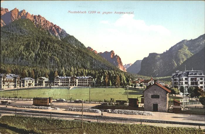 Toblach Suedtirol Bahnhof Blick gegen Ampezzotal