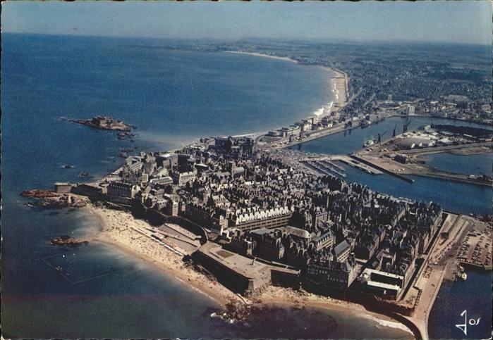 Saint-Malo 35 Vue aerienne sur la Ville Close et les