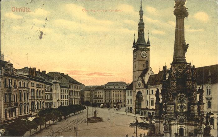Olmuetz Olomouc Oberring mit der Kunstuhr Kirche