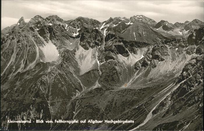 Kleinwalsertal Blick vom Fellhorngipfel auf Allgaeuer Hochgebirgskette