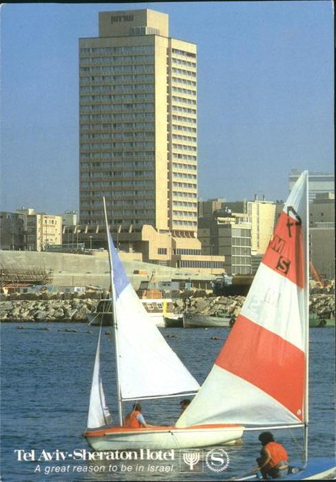 Tel Aviv Sheraton Hotel on the Mediterranean shore Segelboot