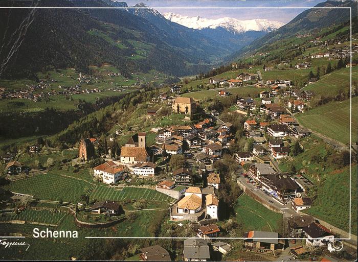 Schenna Meran Panorama mit Mausoleum Pfarrkirche Schloss Fliegeraufnahme