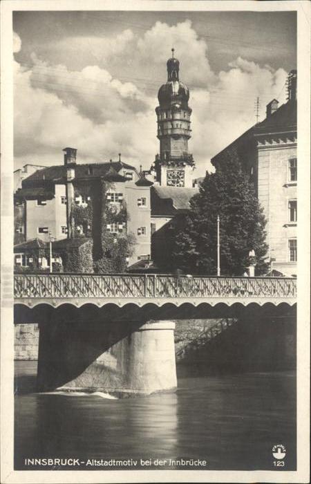 Innsbruck Altstadtmotiv bei der Innbruecke Kirche