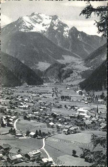 Mayrhofen Zillertal Panorama Zillertal mit Gruenberg