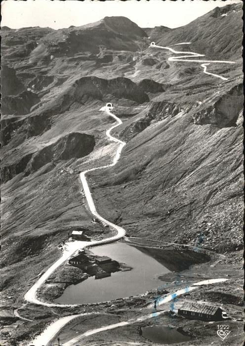 Heiligenblut Kaernten Grossglockner Hochalpenstrasse Fuscherlacke mit Mittertoer