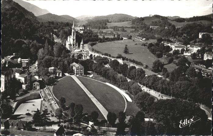 Lourdes Hautes Pyrenees La Basilique souterraine St. Pie