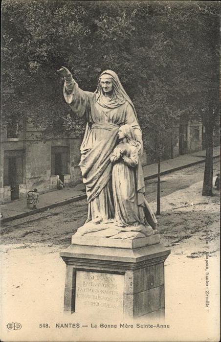 Nantes Loire Atlantique La Bonne Mere Sainte-Anne Skulptur