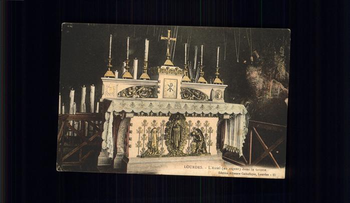 Lourdes Hautes Pyrenees L'Autel dans la Grotte