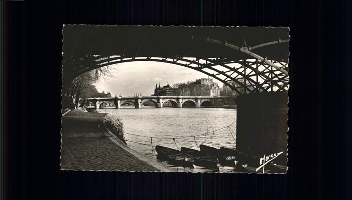 Paris Le Pont Neuf vu du Pont des Arts Seine