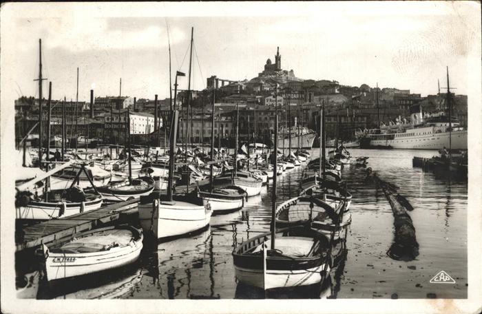Marseille Bouches-du-Rhone Bateaux de Plaisance et Eglise Notre-Da