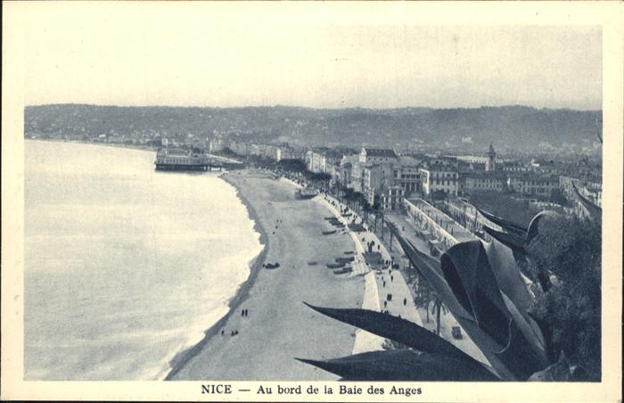 Nice Alpes Maritimes Au bord de la Baie des Anges plage