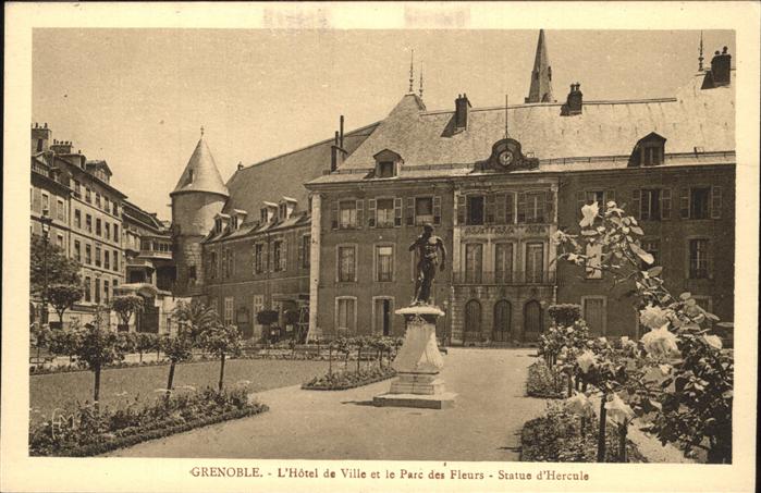 Grenoble Hotel de Ville et le Parc des Fleurs St
