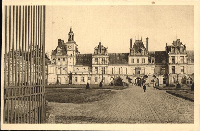Fontainebleau Seine et Marne Palais Facade sur la Cour des Adieux