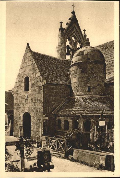 Tregastel Eglise XII siecle et l'Ossuaire