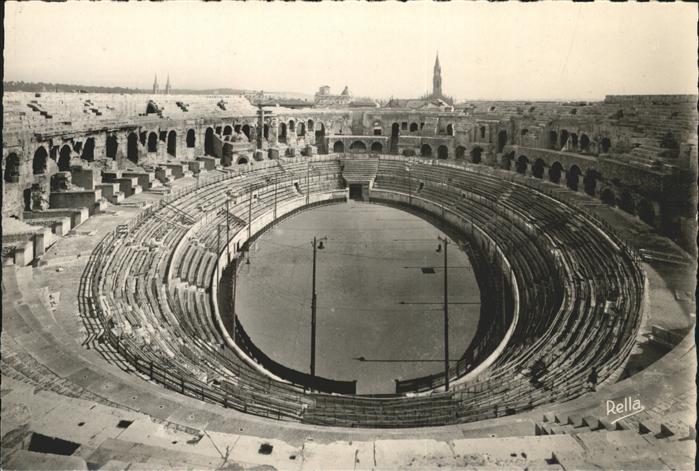 Nimes l'Interieur des Arenes Romaines