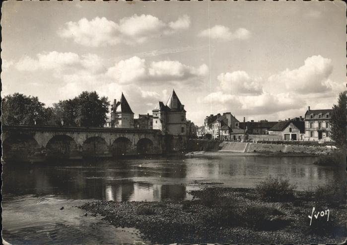 Chatellerault Cote aval de la Vienne