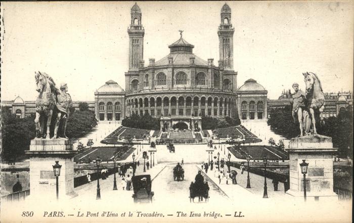 Paris Pont d_Iena et le Trocadero