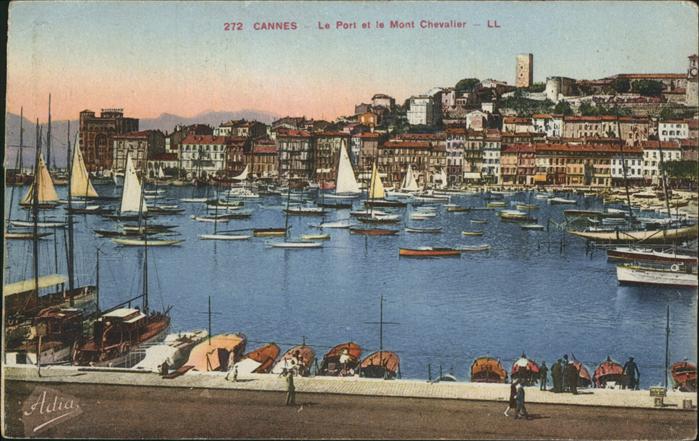 Cannes Alpes-Maritimes Port et le Mont Chevalier bateau