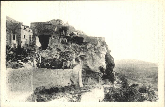 Les Baux-de-Provence Remparts Clocher Croix de Ravelins