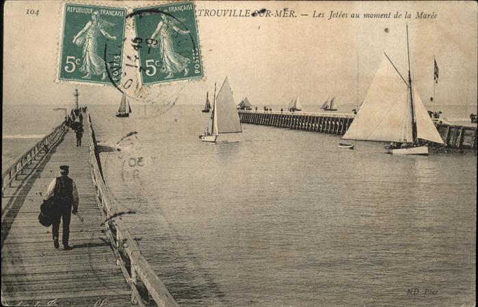 Trouville-sur-Mer Les Jetees au moment de la Maree voilie