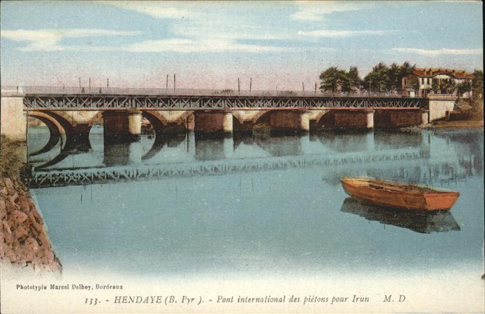 Hendaye Pyrenees Atlantiques Pont des pieton pour Irun