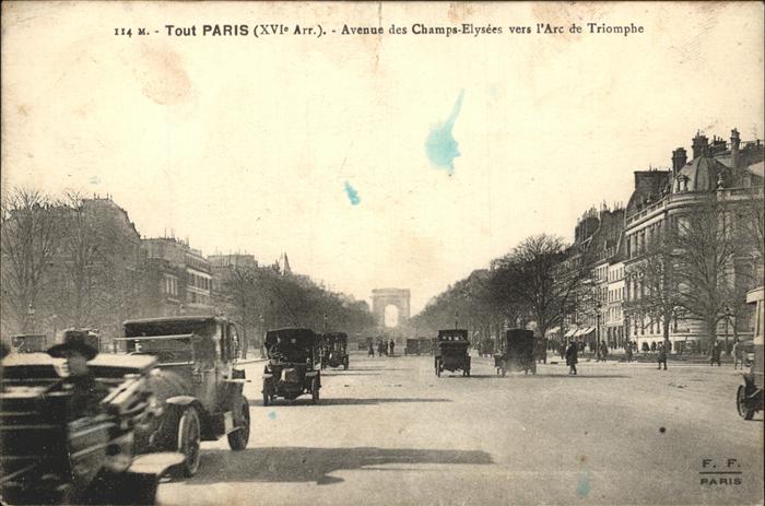 Paris Avenue des Champs Elysees vers l'Arc de