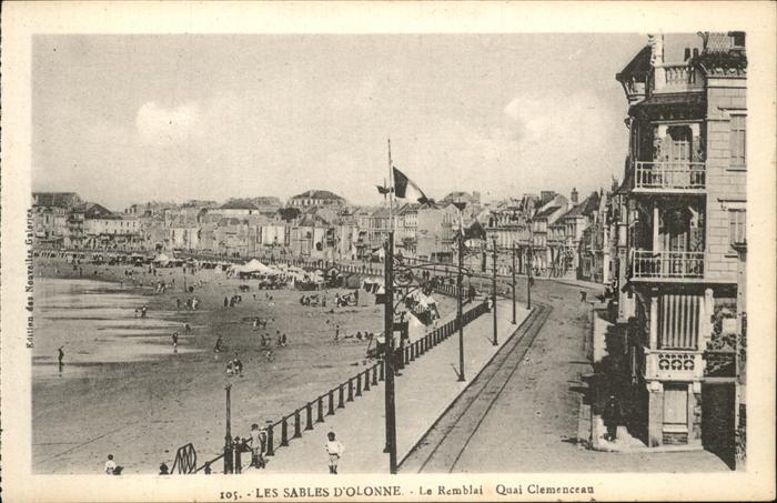 Les Sables-d Olonne Le Remblai Quai Clemenceau plage
