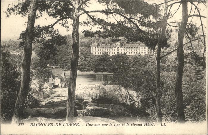 Bagnoles-de-l Orne Vue sur le Lac et le Grand Hotel