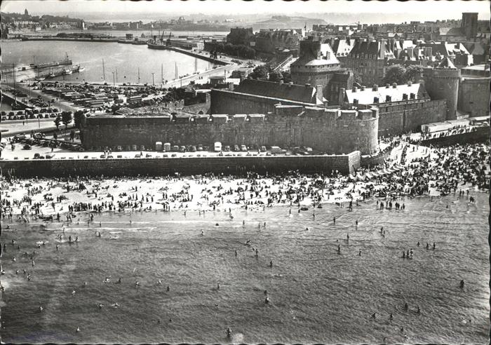 Saint-Malo 35 Chateau et la plage de l'Eventail port